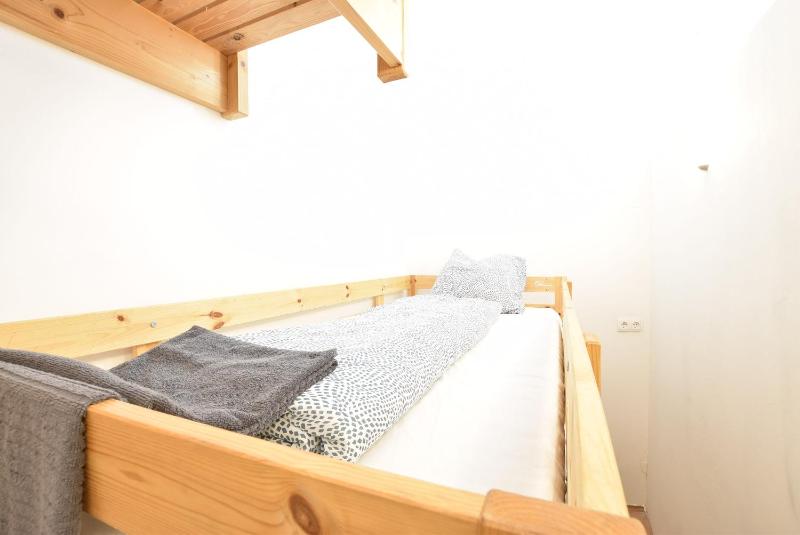Big Wilten Apartment with free parking- Central and Peaceful - image 9