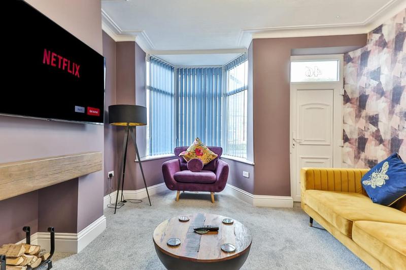 Luxury Spacious Pad with Games Room - image 22