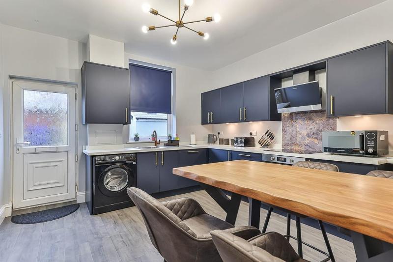 Luxury Spacious Pad with Games Room - image 6