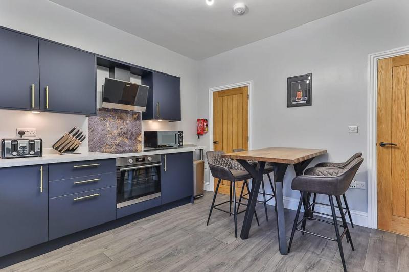 Luxury Spacious Pad with Games Room - image 29
