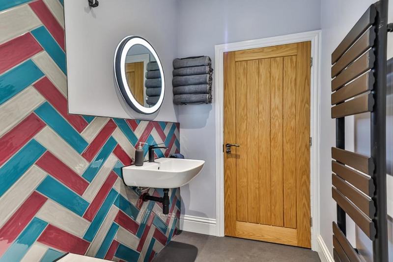Luxury Spacious Pad with Games Room - image 25