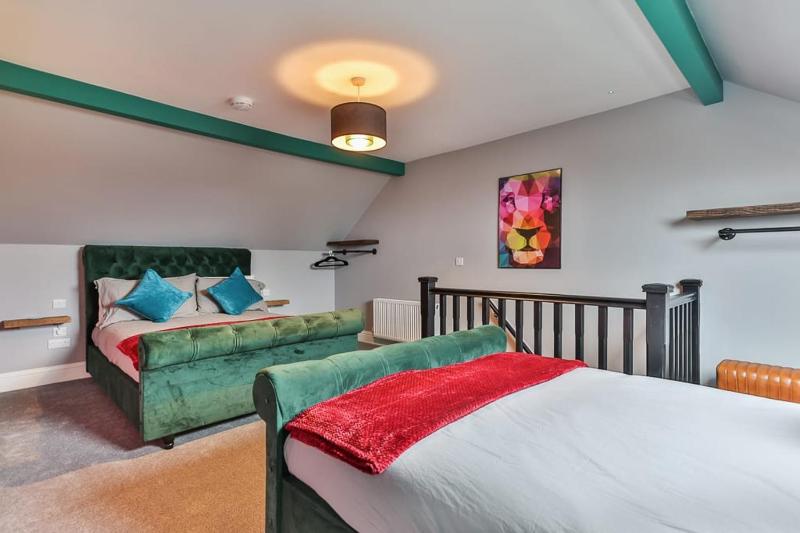 Luxury Spacious Pad with Games Room - image 28