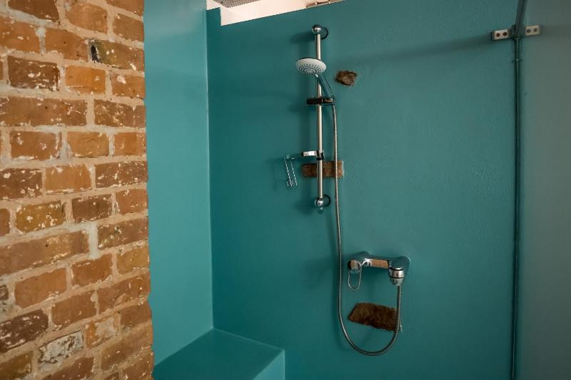 Spacious Apartment in Berlin Mitte for 6 - image 3