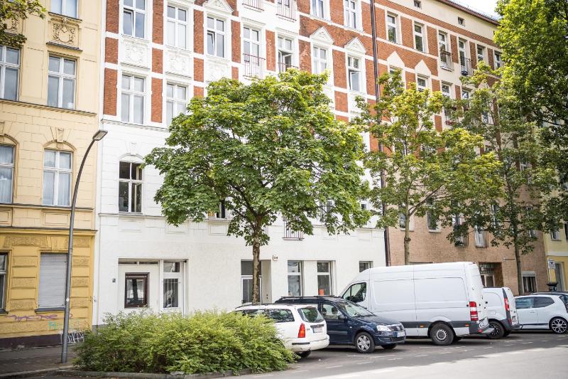 Spacious Apartment in Berlin Mitte for 6 - image 8