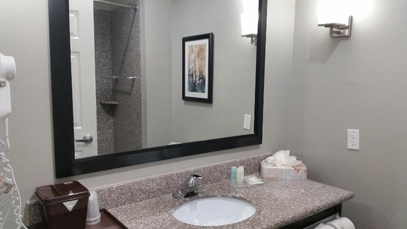 King Suite - Disability Access/Non-Smoking image 3