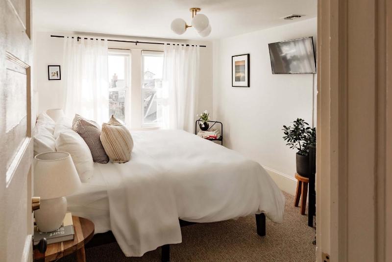 King Room image 1
