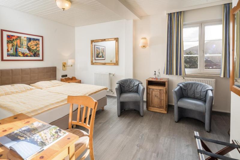 Standard Double Room image 3