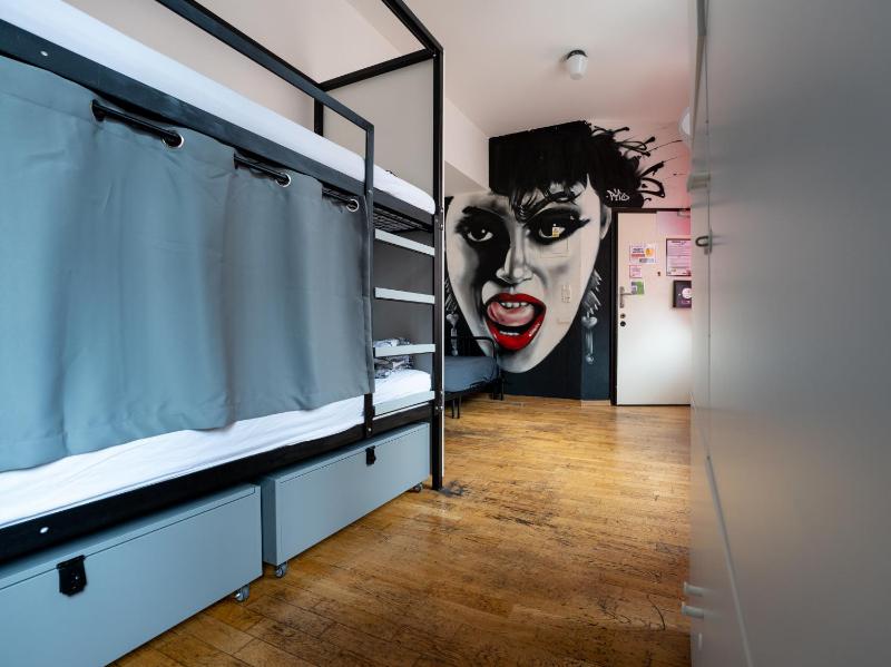Bed in 8-Bed Mixed Dormitory Room image 3
