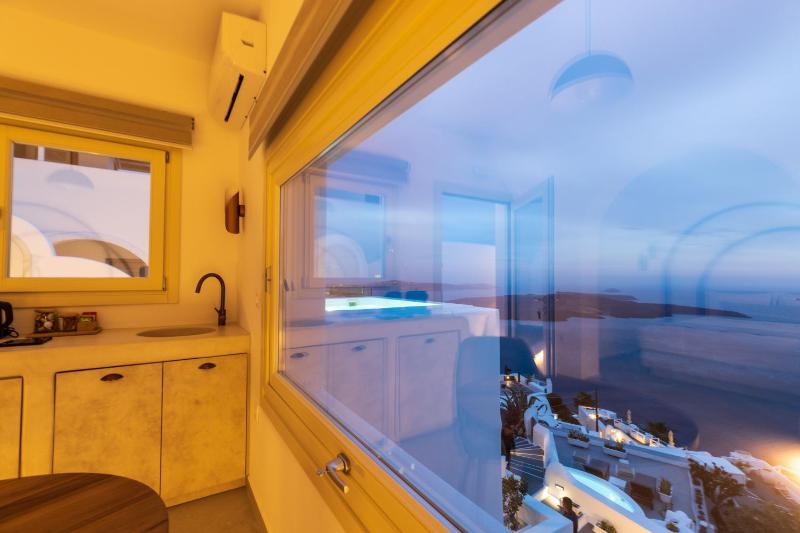 Suite with Hot Tub image 2