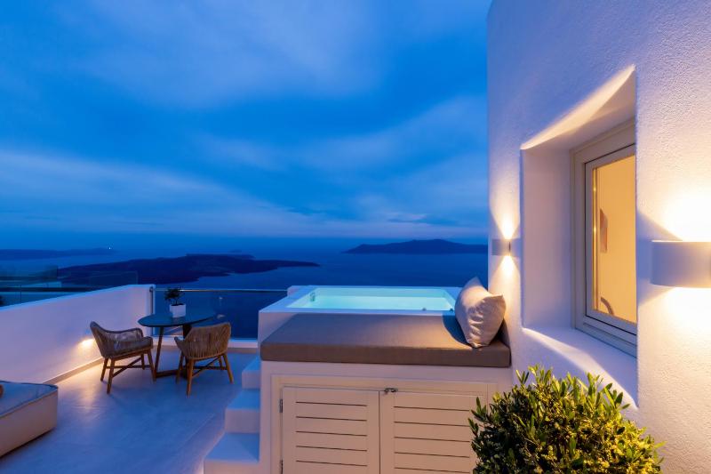 Suite with Hot Tub image 3