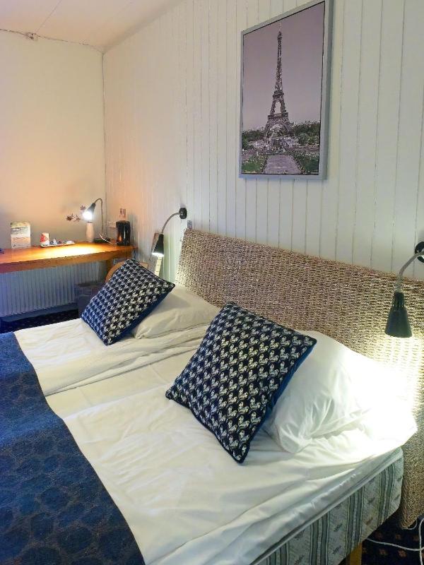 Double Room with Private Bathroom image 3