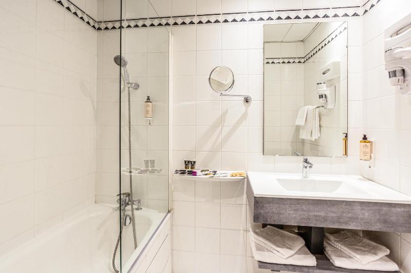 Standard Double Room image 3