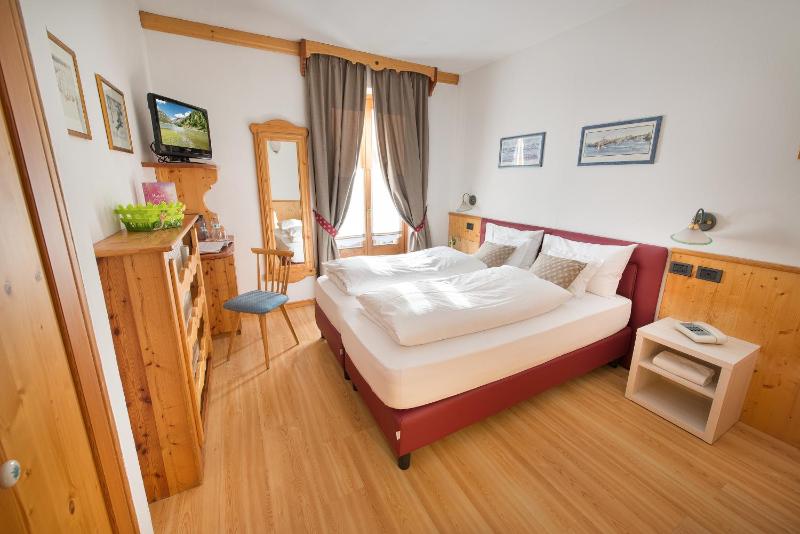Standard Double or Twin Room image 3