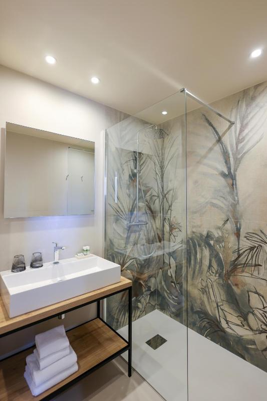 Superior Double Room with Sea View image 4