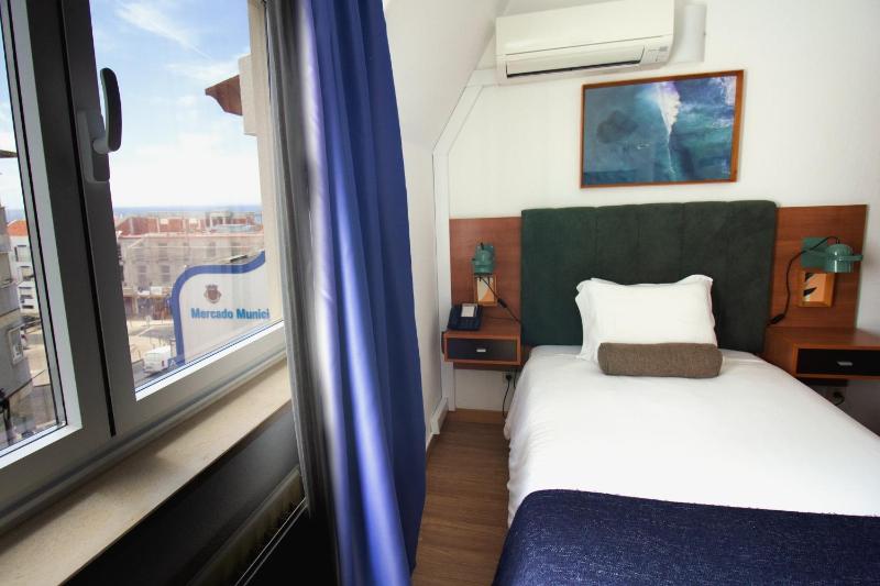 Single Room with Sea View image 1
