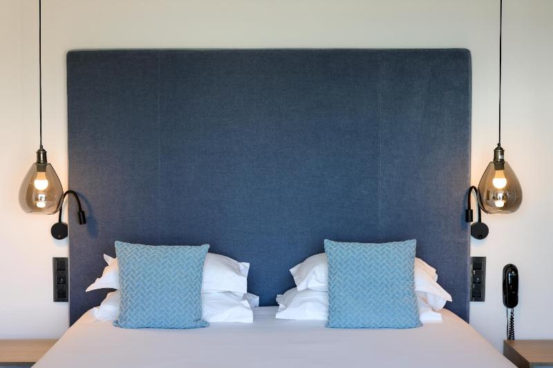 Superior Double Room with Sea View image 3