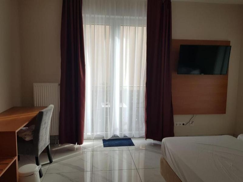 Single Room with Private Bathroom image 3