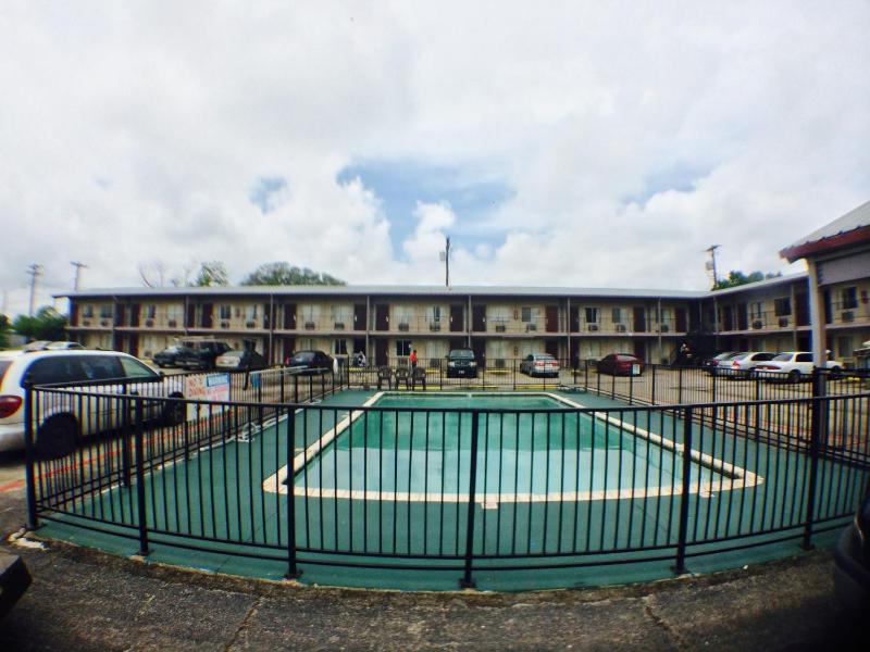 Austin Motor Inn - image 14
