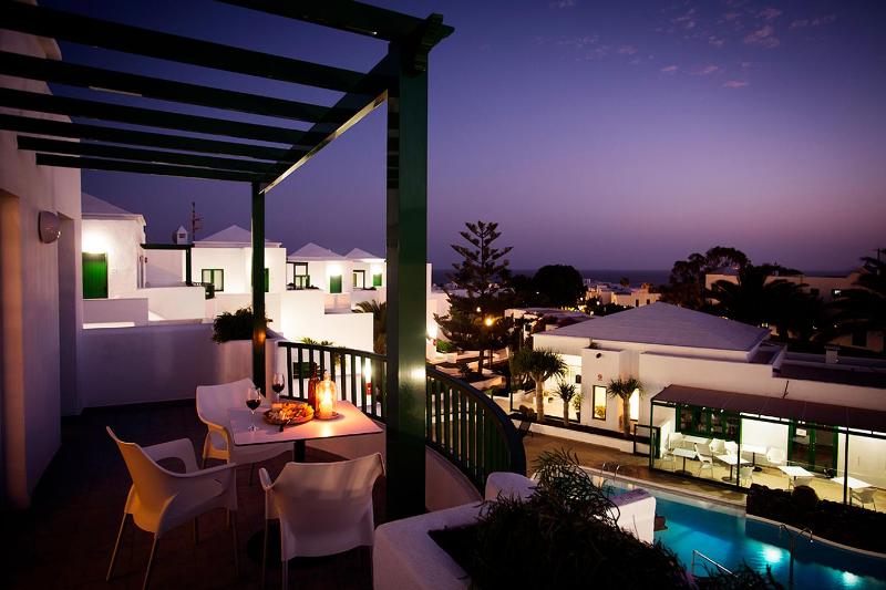 Two-Bedroom Apartment with Sea View image 3