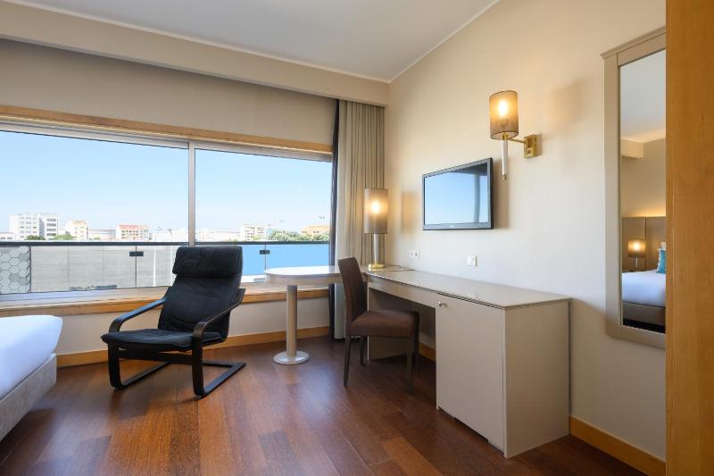 Deluxe Twin Room - Non-Smoking image 3