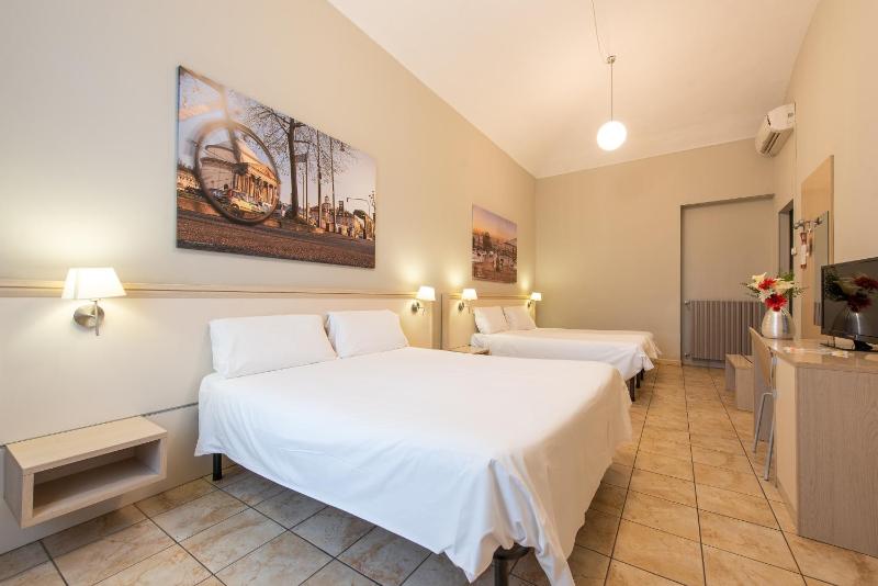 Quadruple Room image 2