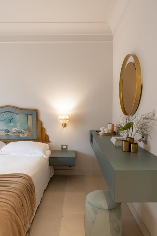 Classic Double Room with Window image 1