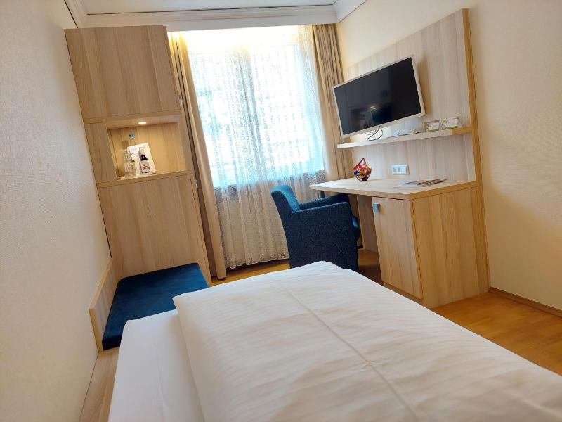 Standard Single Room image 4