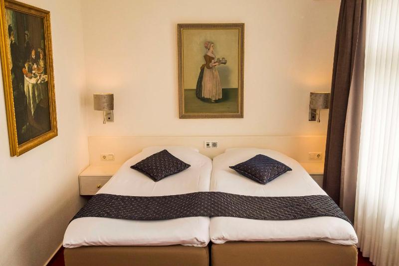 Junior Suite with Two Single Beds - Non-Smoking image 3
