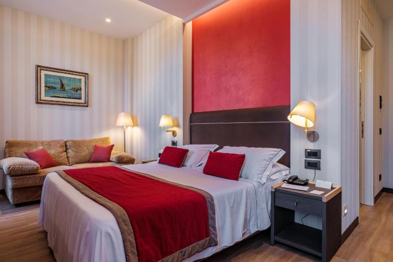 Superior Double Room image 3