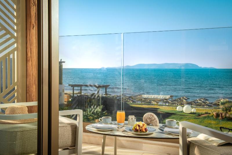  Superior Double Room with Sea View Front Row image 4