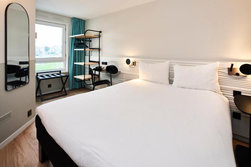 Standard Double Room image 2