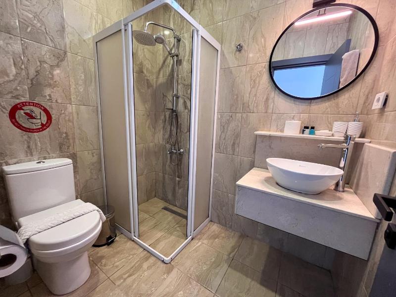 Attic Double Room with Sea View and Balcony image 4