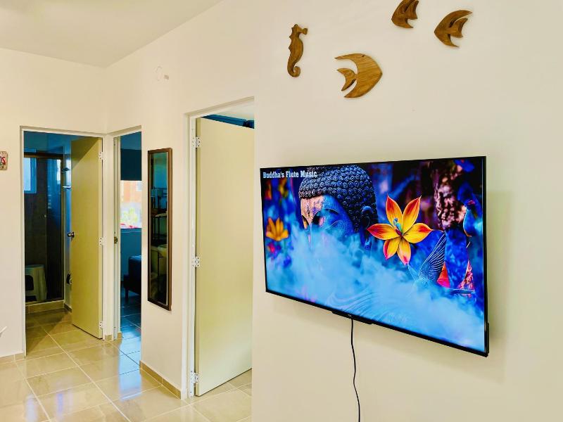 Cozy 2-bedroom apartment with amenities - image 2