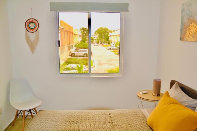 Cozy 2-bedroom apartment with amenities - image 10
