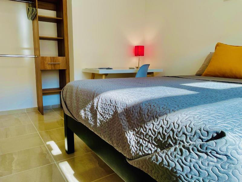 Cozy 2-bedroom apartment with amenities - image 8