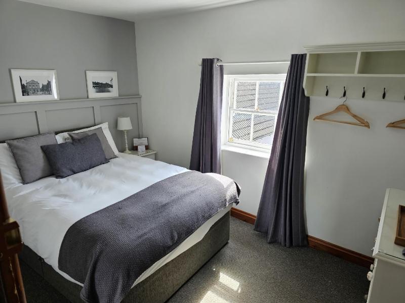 Standard Double Room image 3