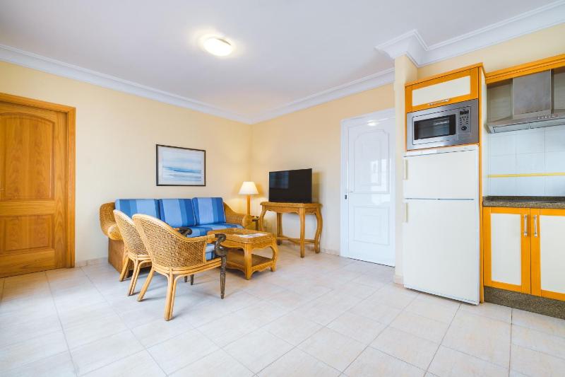 Standard Two-Bedroom Apartment (1 Adult + 2 Children) image 4