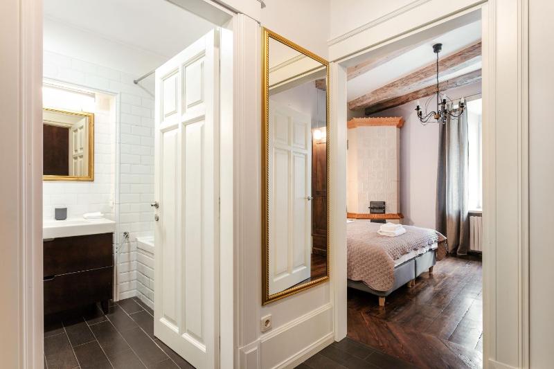 3 Bedroom Duplex Apartment next to the Gates of Dawn - image 4