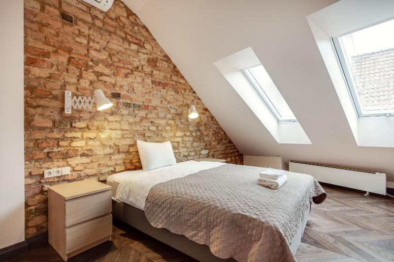 3 Bedroom Duplex Apartment next to the Gates of Dawn - image 5