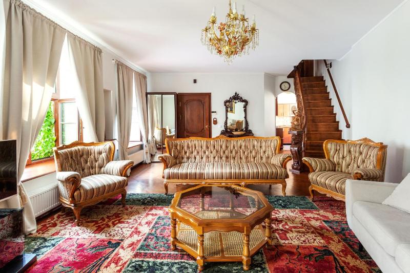 Classic Old Town Apartment next to the Gates of Dawn - image 1
