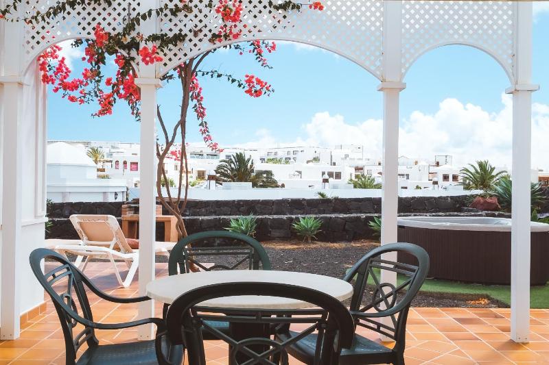 Two-Bedroom Apartment with Hot Tub (1 Adult + 1 Child) image 2