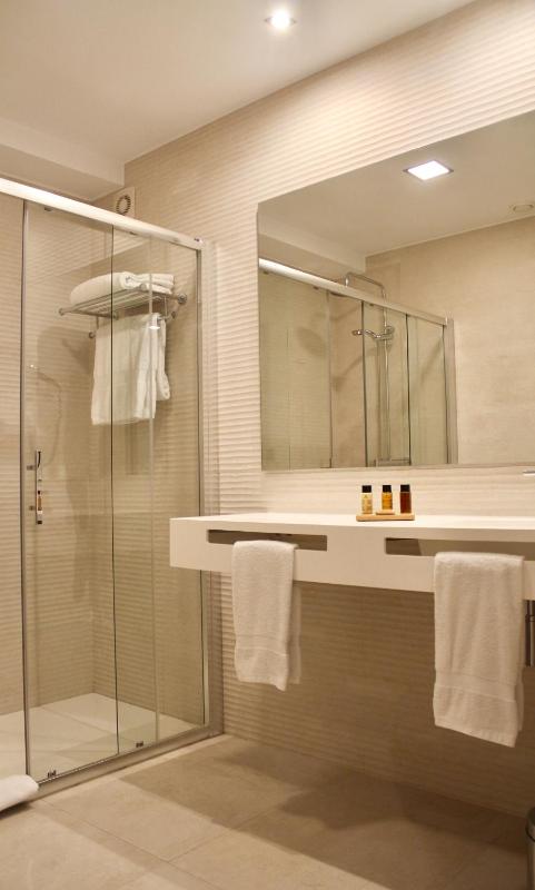 Standard Single Room image 4