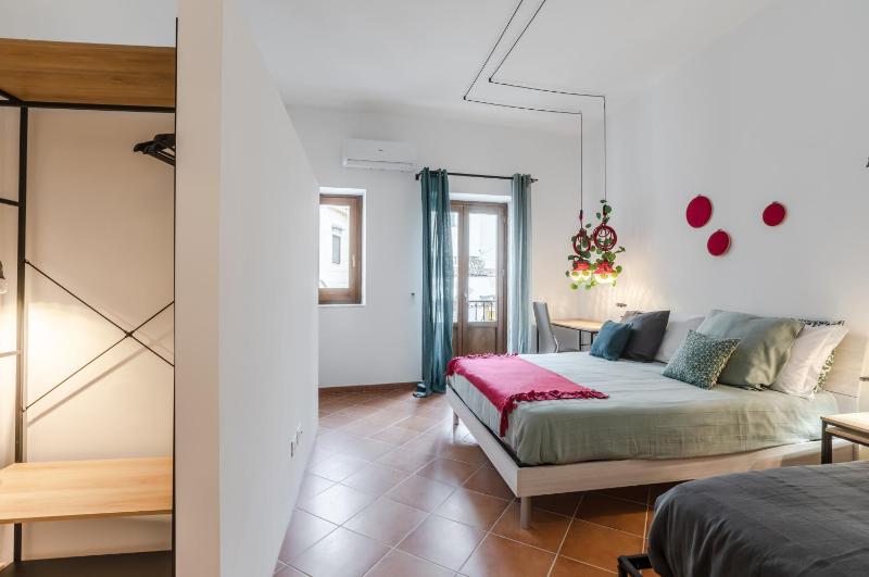 GuestHost - Ballarò Cozy Apartment with Balconies - image 7