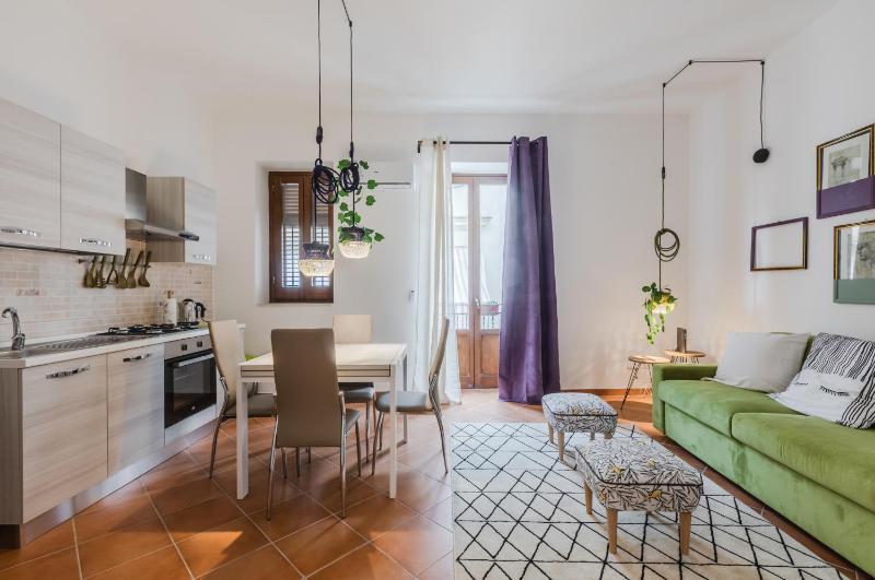 GuestHost - Ballarò Cozy Apartment with Balconies - image 9