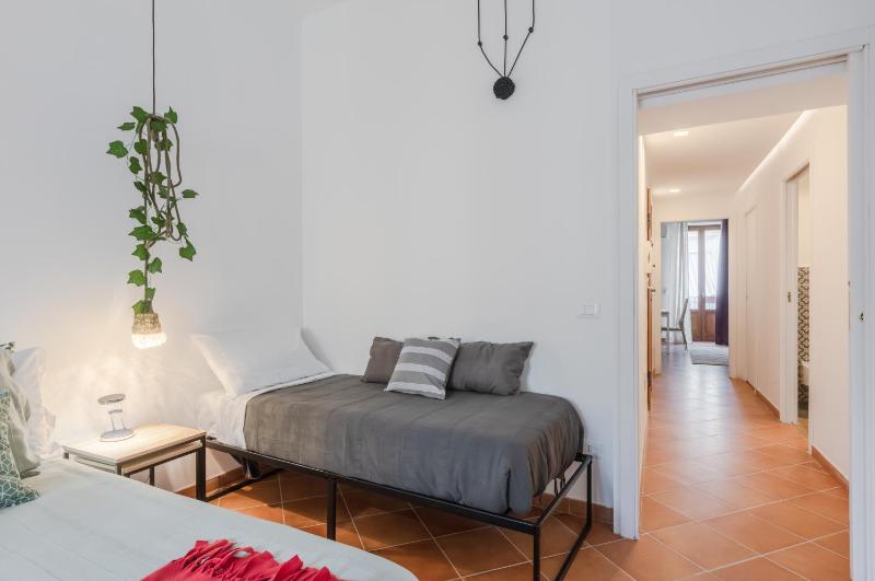 GuestHost - Ballarò Cozy Apartment with Balconies - image 12