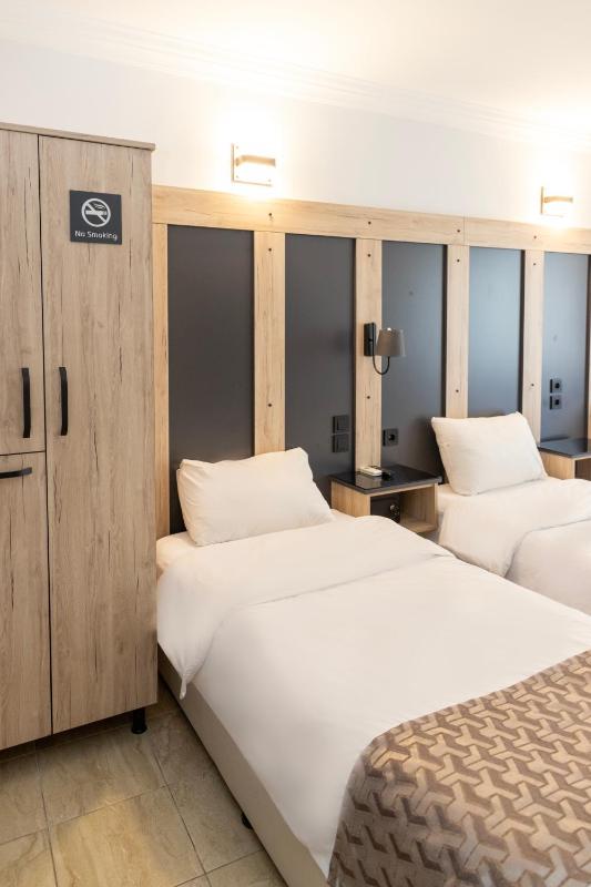 Standard Triple Room image 4