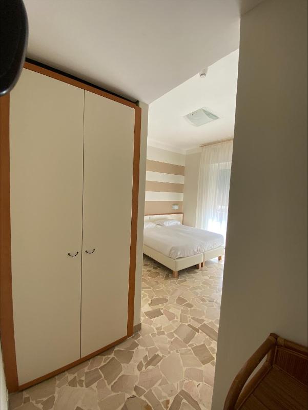 Double Room image 3
