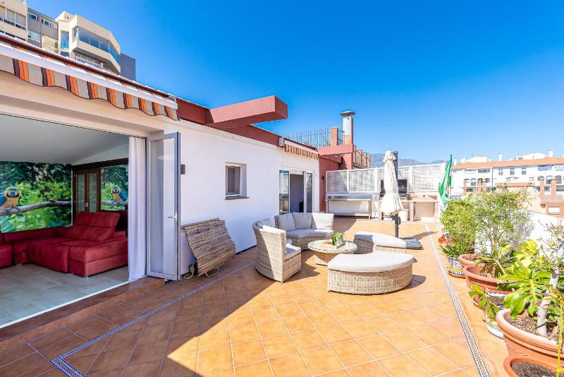 797 HOLIDAY RENTALS - Atico duplex en Fuengirola con espectacular terraza - image 3