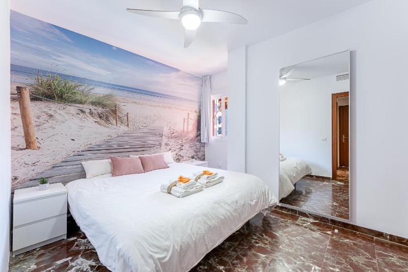 797 HOLIDAY RENTALS - Atico duplex en Fuengirola con espectacular terraza - image 10