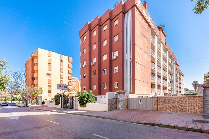 797 HOLIDAY RENTALS - Atico duplex en Fuengirola con espectacular terraza - image 6